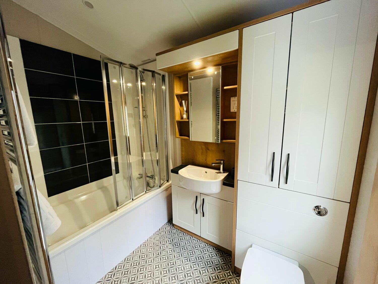 Country Cabin With Hot Tub York Exteriör bild